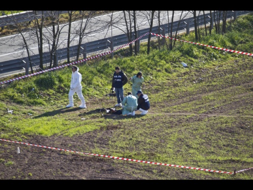 Corpo di 21enne ucciso trovato vicino all'A1 nel Lodigiano