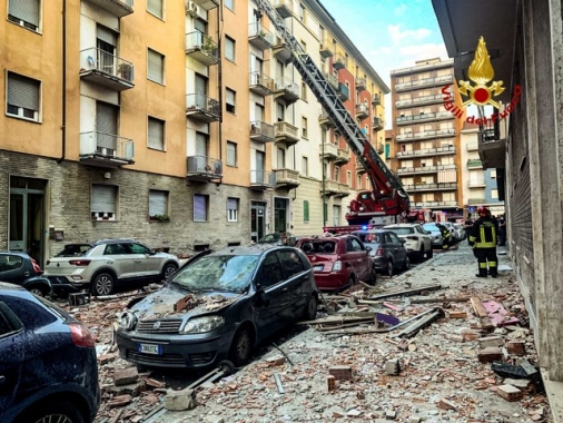 ++ Esplosione in un appartamento a Torino, cinque feriti ++