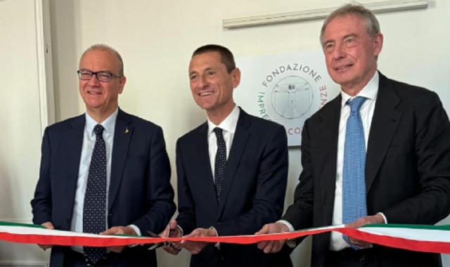 Giovanni Brugnoli, al centro, con il ministro dell’Industria e del Made in Italy, Adolfo Urso, e dell’Istruzione e del Merito, Giuseppe Valditara