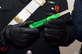 Origgio: lite in magazzino, ferito con un cutter
