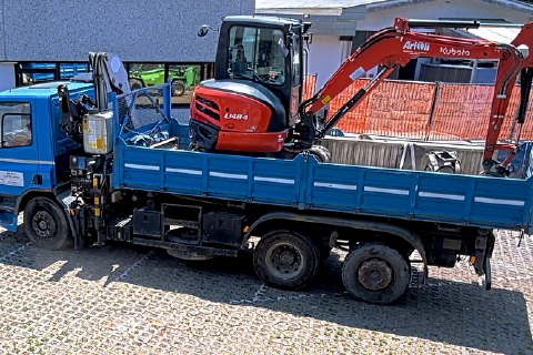 Rubati camion ed escavatore del fratello di Matteo Bianchi