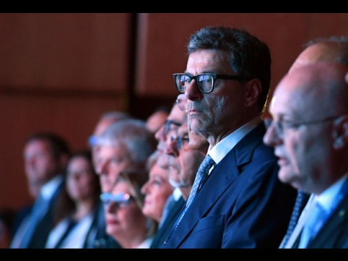 Giorgetti, 'un negoziato troppo lungo sui dazi produce danni'