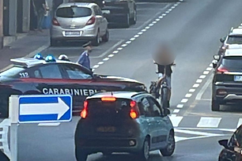 Arona: blitz antidroga in centro