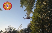 Cade in bici, 12enne soccorso in elicottero