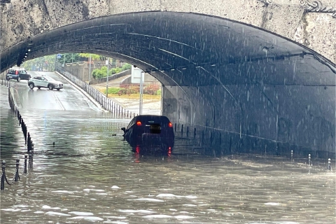 Nubifragio: auto intrappolata nel sottopasso