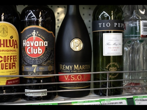 Cina, accettati impegni sui prezzi del brandy da 34 aziende Ue