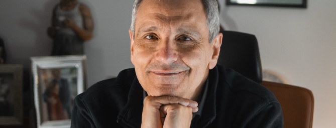 Maurizio De Giovanni: «Scelgo Sara perché ha il superpotere dell’ascolto»