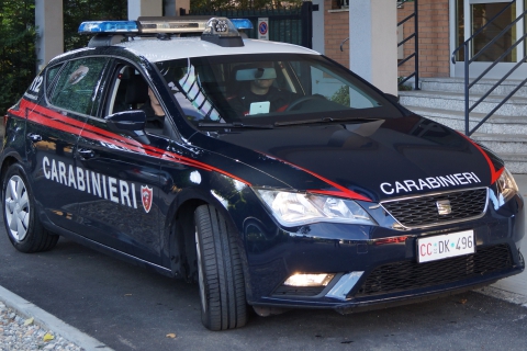 Tentato furto su un’auto. Fermati in tre