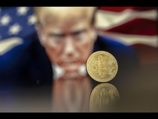 Il Bitcoin vola ai massimi a oltre 121.000 dollari