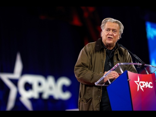 Bannon critica invio armi a Kiev, 'è una guerra europea'