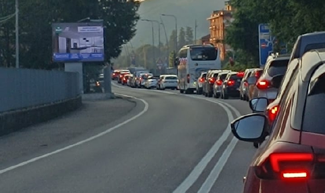 Code lungo la bretella dell’Autolaghi