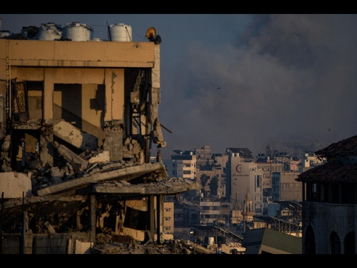 Media, 'raid israeliani a Gaza, almeno 20 morti'