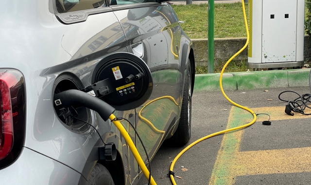 Il rinnovamento del parco auto procede a ritmi variabili a seconda del posto nel quale ci si trovi in Europa, ma alcuni aspetti della transizione devono essere chiariti