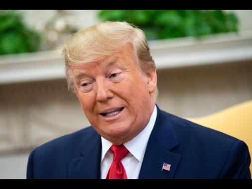 Wsj rivela lettera oscena Trump a Epstein per suoi 50 anni