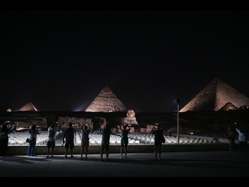 Prestito da oltre un miliardo a Sawiris per suoni e luci a Giza