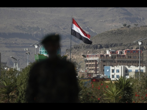 Idf, colpiti obiettivi militari Houthi a Hudaydah in Yemen