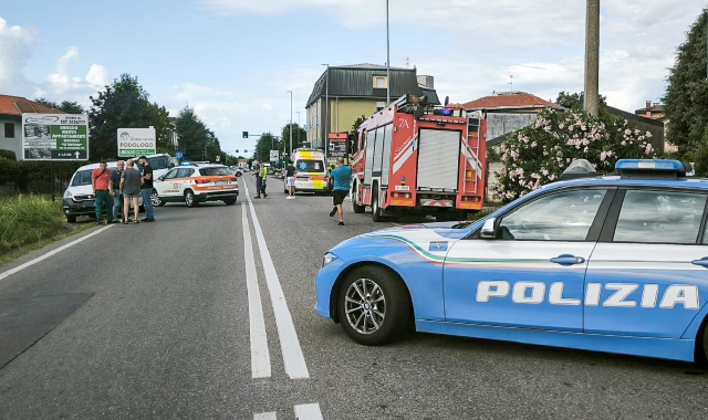 I soccorsi sul luogo dell’incidente (foto Stefano Benvegnù/BLITZ)