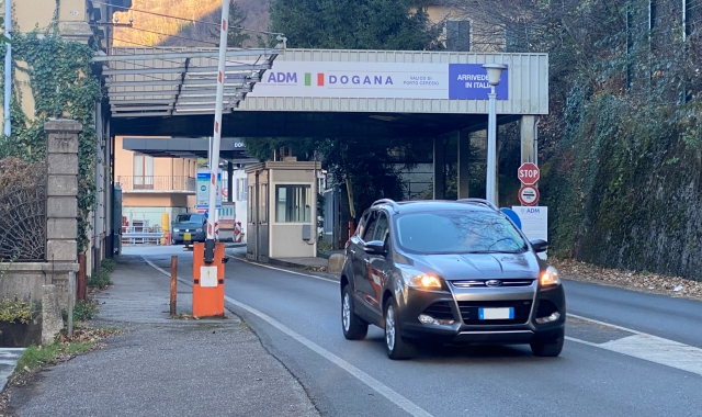 I conducenti delle auto straniere che transiteranno sulle strade svizzere dovranno pagare una tassa?