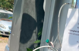Busto, biciclette sparite e citofono sradicato