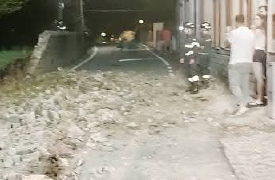 Crolla un muro, boato in serata