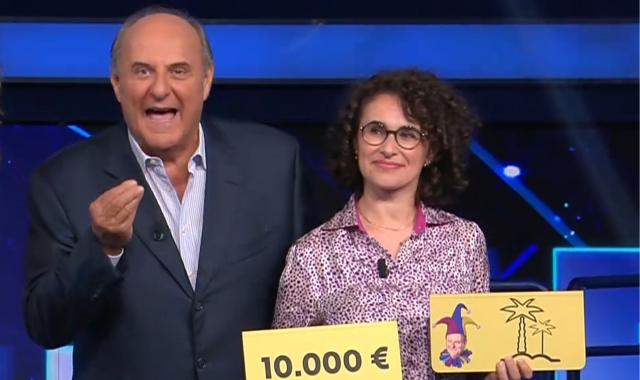 Mariacristina resta campionessa grazie all’«amante dentro l’armadio»
