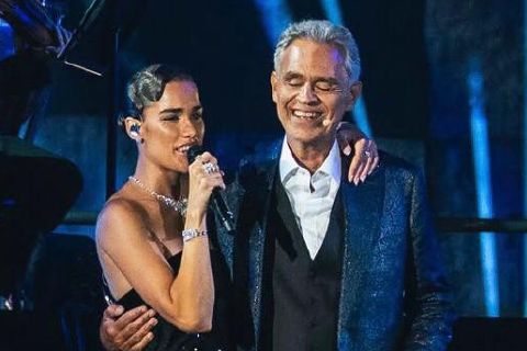 Clara canta con Bocelli, tributo a Elvis Presley