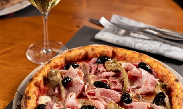 Rosso-Basilico-dove-il-gusto-fa-festa-e-la-convivialita-e-di-casa-6884e42f3cf902.jpg
