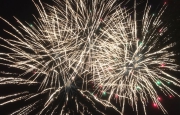 Ad Arona i fuochi d’artificio si vedono dal lago
