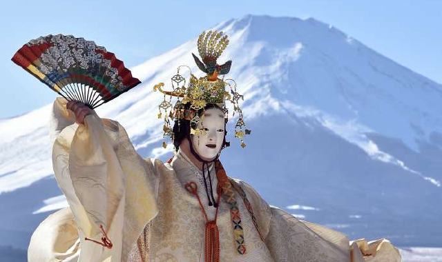 Teatro Noh: la maschera racconta come si è e come si appare