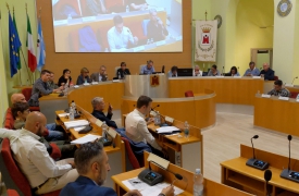 Saronno, inno nazionale in Consiglio