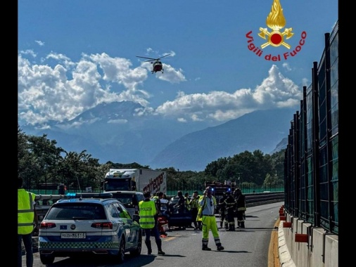 Altro incidente con auto contromano su autostrada, un morto