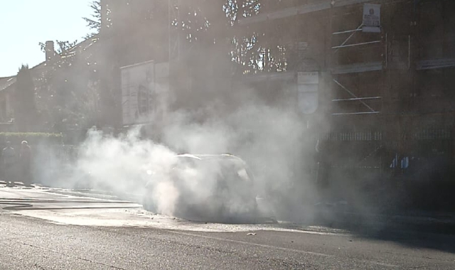 L’auto che ha preso fuoco