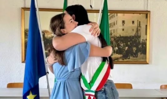 Dalla scuola all’abbraccio in municipio: Miranda è italiana