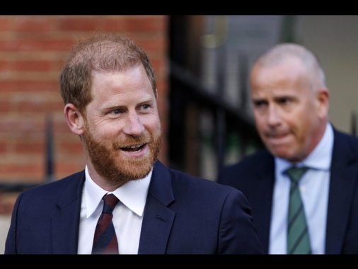 Media, 'il principe Harry nega di avere picchiato lo zio Andrea'