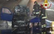 Cassano Magnago: veicolo in fiamme