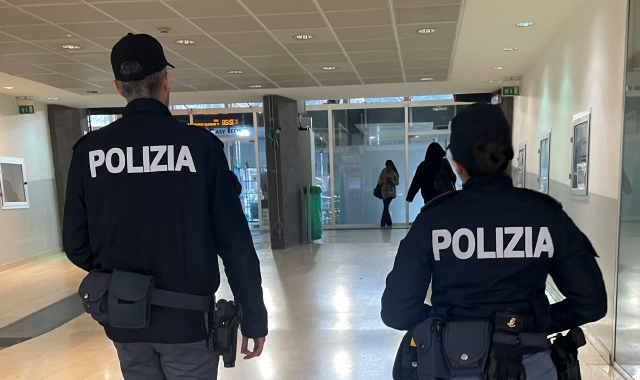 I controlli congiunti, soprattutto nella stazione ferroviaria di Gallarate, sono stati condotti dalla polizia locale e dalla polizia di Stato (foto Archivio)