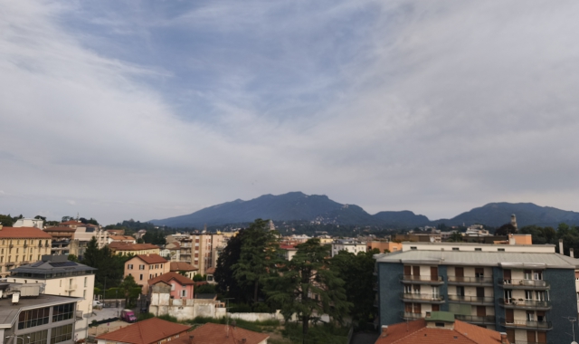 Il cielo sopra Varese nella mattinata di mercoledì