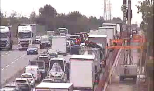 Gli incolonnamenti in Autolaghi ripresi dalla webcam di Autostrade per l’Italia