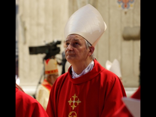 Zuppi ai vescovi, celebrate tutte le messe per la pace