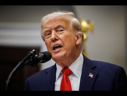 Trump, '100% di dazi su chip e semiconduttori dall'estero'