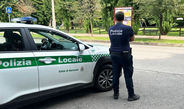 Controlli della polizia locale a Cassina Ferrara (foto Domenico Ghiotto/BLITZ)