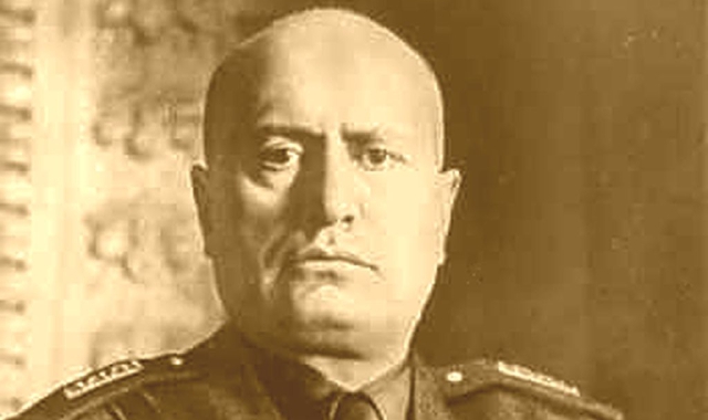 Il collezionista aveva avviato una trattativa online per l’acquisto di una foto d’epoca di Mussolini