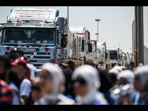 Ue, 'camion aiuti autorizzati da Israele non sufficienti'