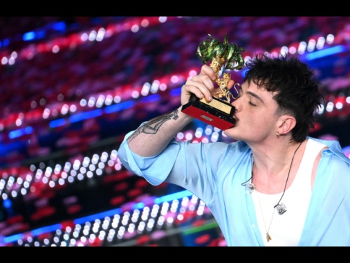 Hit Parade, torna in vetta Olly con Tutta Vita