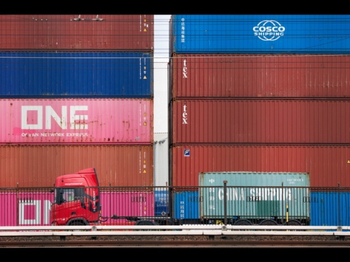 Istat, export sale del 4,9% annuo a giugno, spinta dagli Usa