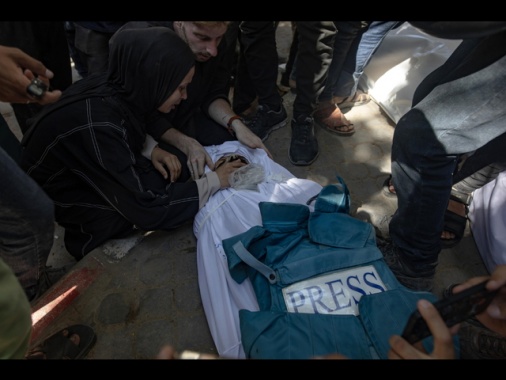 A Gaza i funerali dei cinque giornalisti di al Jazeera