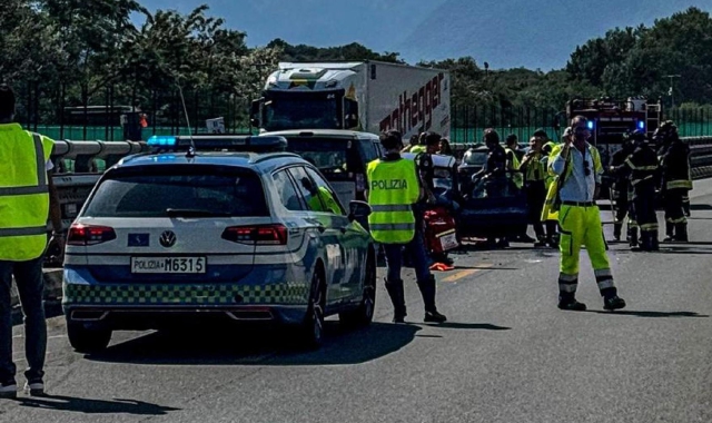 La polizia stradale ha fermato l’auto sull’A8 nei pressi di Cassano Magnago (foto Archivio)