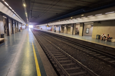Ragazzi sui binari: «Usano la stazione come parco giochi»