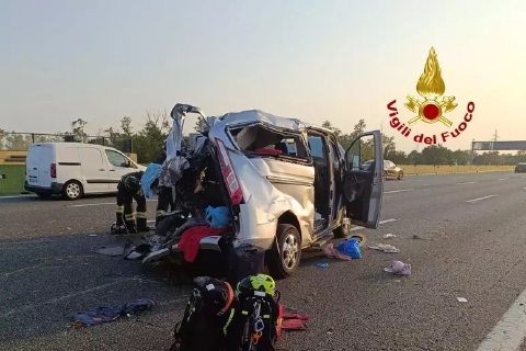 Incidente sulla A4: feriti due bambine e tre adulti