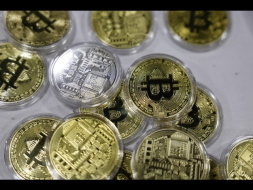 Nuovo record storico bitcoin, supera i 124.000 dollari